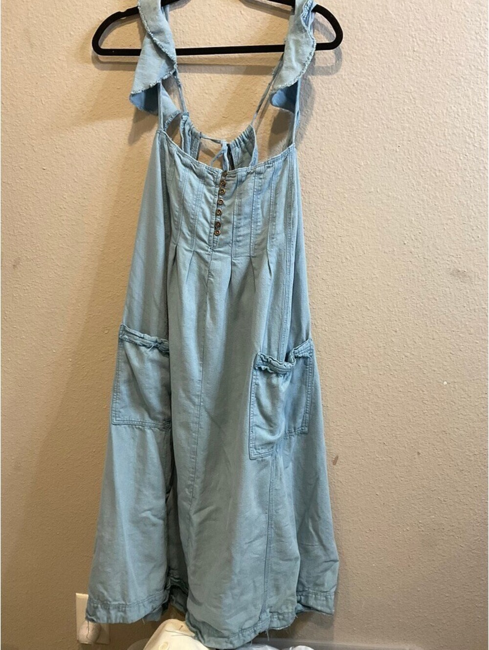 Light blue sleeveless dress